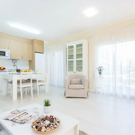 Apartment Litoral Mar Dream 17, Front, Free Wi-fi, Private Parking, Pool