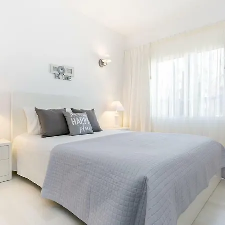 Appartement Litoral Mar Dream 17, Front, Free Wi-fi, Private Parking, Pool *